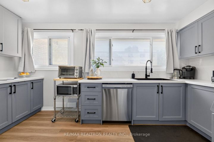 Photo 12 at 5 - 1185 Birchmount Road, Dorset Park, Toronto