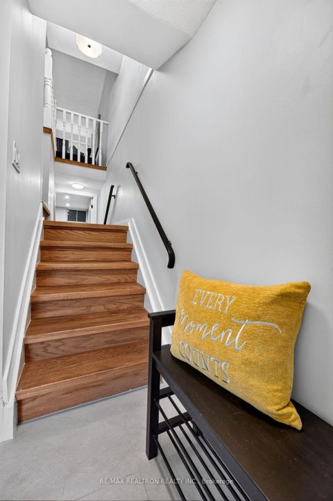 Photo 2 at 5 - 1185 Birchmount Road, Dorset Park, Toronto
