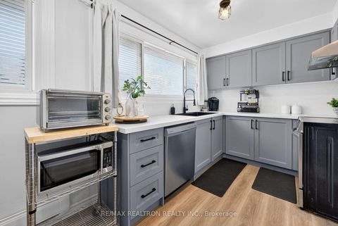 Photo 10 at 5 - 1185 Birchmount Road, Dorset Park, Toronto
