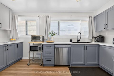 Photo 12 at 5 - 1185 Birchmount Road, Dorset Park, Toronto