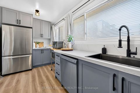 Photo 13 at 5 - 1185 Birchmount Road, Dorset Park, Toronto