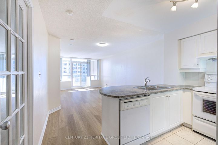 Photo 12 at 610 - 2 Rean Drive, Bayview Village, Toronto