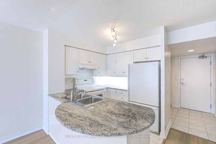Photo 14 at 610 - 2 Rean Drive, Bayview Village, Toronto