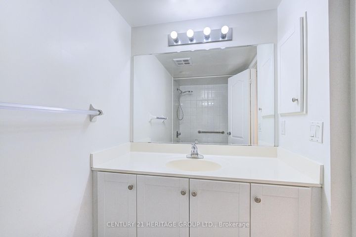 Photo 31 at 610 - 2 Rean Drive, Bayview Village, Toronto