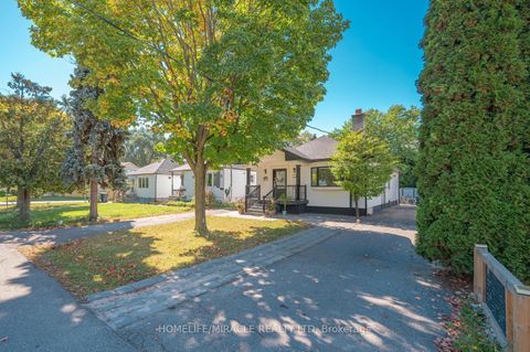 Photo 2 at 24 Acorn Avenue, City Centre West, Toronto