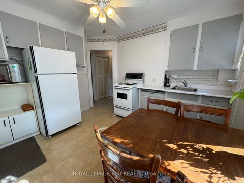 Photo 3 at 82 Mill Street, Mill Pond, Richmond Hill