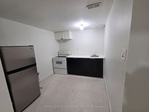 Photo 10 at 26 Fairbank Avenue, Belgravia, Toronto
