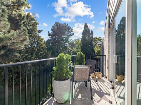 Photo 34 at 25 Proudbank Millway, Windfields, Toronto