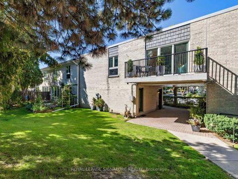 Photo 39 at 25 Proudbank Millway, Windfields, Toronto