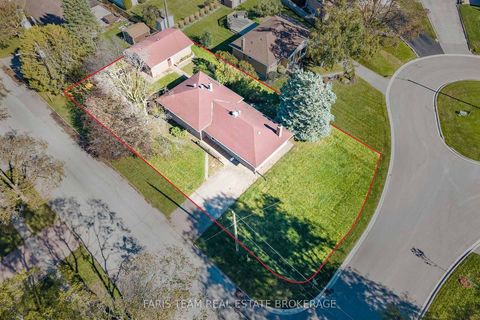 Photo 1 at 82 Oakley Park Square, Wellington, Barrie