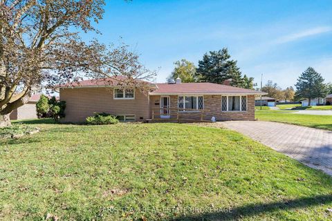 Photo 2 at 82 Oakley Park Square, Wellington, Barrie