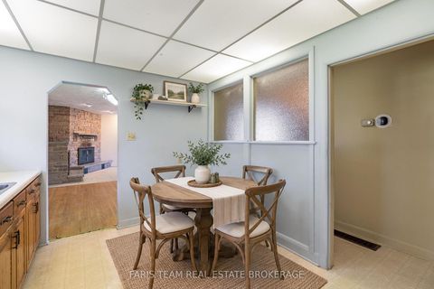 Photo 5 at 82 Oakley Park Square, Wellington, Barrie