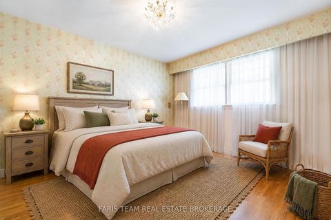 Photo 8 at 82 Oakley Park Square, Wellington, Barrie