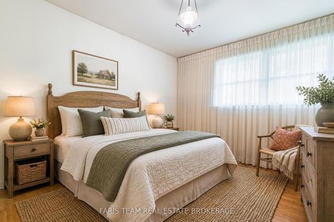 Photo 9 at 82 Oakley Park Square, Wellington, Barrie