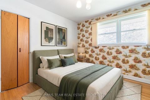 Photo 10 at 82 Oakley Park Square, Wellington, Barrie