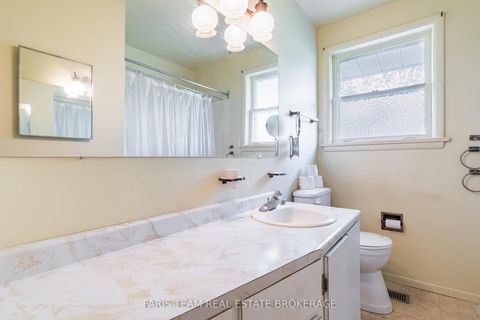 Photo 11 at 82 Oakley Park Square, Wellington, Barrie