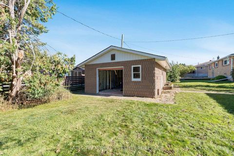 Photo 14 at 82 Oakley Park Square, Wellington, Barrie