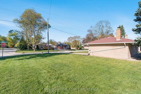Photo 17 at 82 Oakley Park Square, Wellington, Barrie
