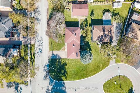 Photo 18 at 82 Oakley Park Square, Wellington, Barrie