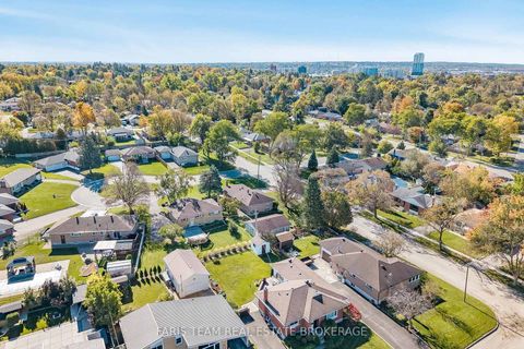 Photo 20 at 82 Oakley Park Square, Wellington, Barrie