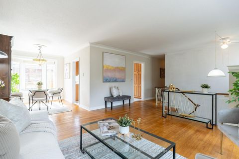 Photo 5 at 18 Horizon Crescent, Sullivan, Toronto