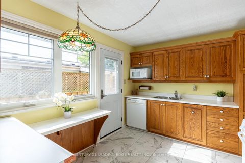 Photo 10 at 18 Horizon Crescent, Sullivan, Toronto