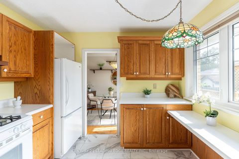 Photo 12 at 18 Horizon Crescent, Sullivan, Toronto