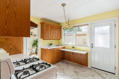 Photo 13 at 18 Horizon Crescent, Sullivan, Toronto