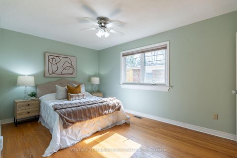 Photo 15 at 18 Horizon Crescent, Sullivan, Toronto