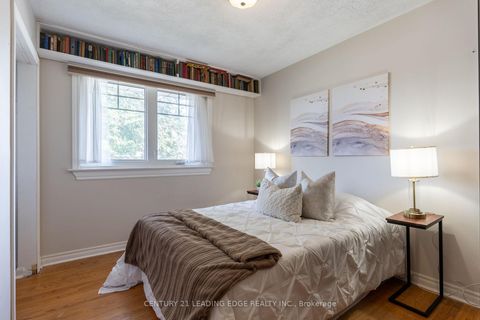 Photo 18 at 18 Horizon Crescent, Sullivan, Toronto