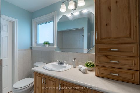 Photo 20 at 18 Horizon Crescent, Sullivan, Toronto