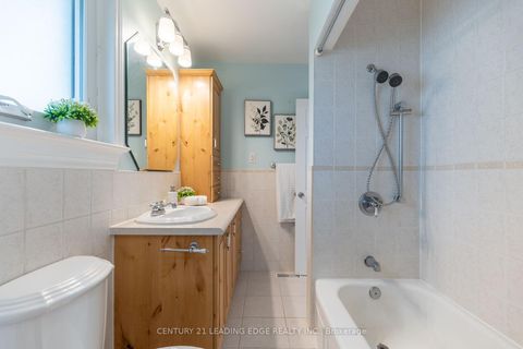 Photo 21 at 18 Horizon Crescent, Sullivan, Toronto