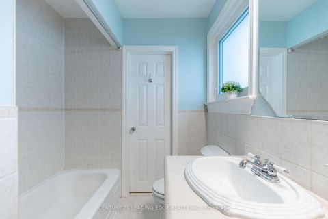 Photo 22 at 18 Horizon Crescent, Sullivan, Toronto