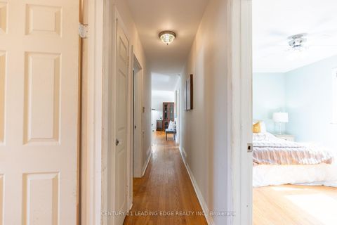Photo 23 at 18 Horizon Crescent, Sullivan, Toronto