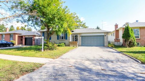Photo 3 at 9 Bronte Crescent, Letitia Heights, Barrie