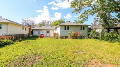 Photo 7 at 9 Bronte Crescent, Letitia Heights, Barrie