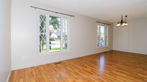 Photo 18 at 9 Bronte Crescent, Letitia Heights, Barrie