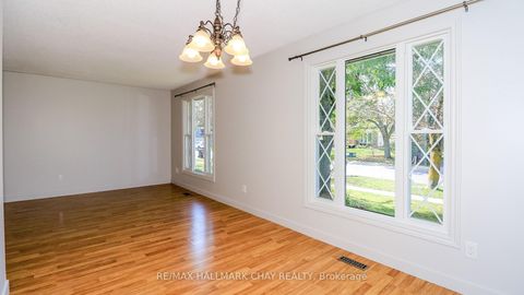 Photo 20 at 9 Bronte Crescent, Letitia Heights, Barrie