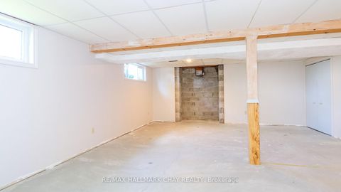 Photo 38 at 9 Bronte Crescent, Letitia Heights, Barrie