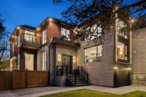 Photo 2 at 44 Sunnypoint Crescent, Cliffcrest, Toronto