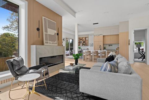 Photo 3 at 44 Sunnypoint Crescent, Cliffcrest, Toronto