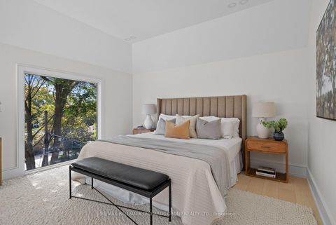 Photo 10 at 44 Sunnypoint Crescent, Cliffcrest, Toronto