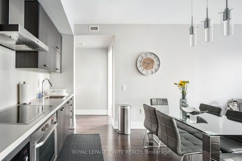 Photo 1 at 828 - 560 Front Street W, Waterfront Communities C1, Toronto