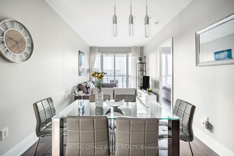 Photo 2 at 828 - 560 Front Street W, Waterfront Communities C1, Toronto