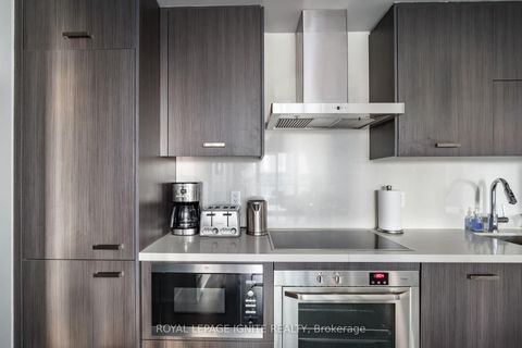 Photo 3 at 828 - 560 Front Street W, Waterfront Communities C1, Toronto