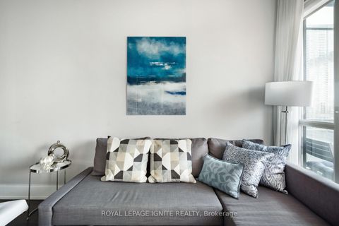 Photo 6 at 828 - 560 Front Street W, Waterfront Communities C1, Toronto