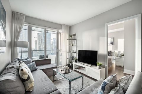 Photo 7 at 828 - 560 Front Street W, Waterfront Communities C1, Toronto