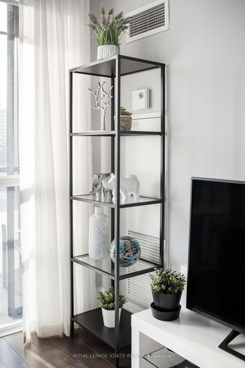 Photo 9 at 828 - 560 Front Street W, Waterfront Communities C1, Toronto
