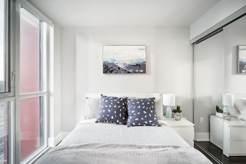 Photo 11 at 828 - 560 Front Street W, Waterfront Communities C1, Toronto