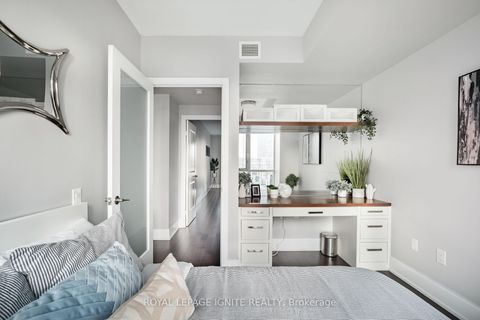 Photo 13 at 828 - 560 Front Street W, Waterfront Communities C1, Toronto